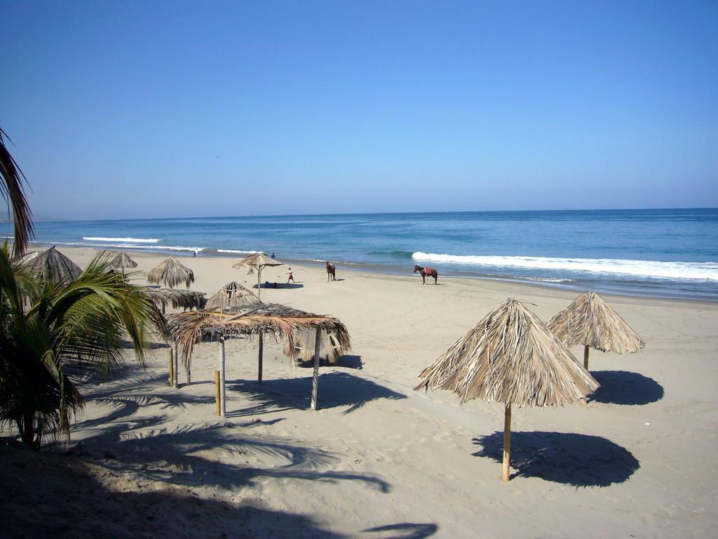 Angeles Del Mar Hotel Mancora Exterior photo